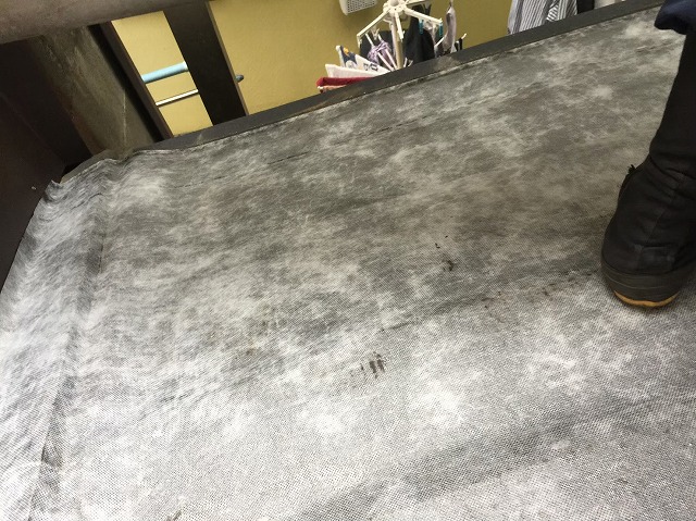 粘着式ルーフィングでカバー